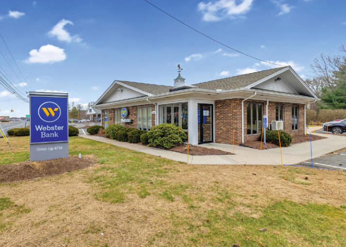 Former Windsor bank property trades for $1M