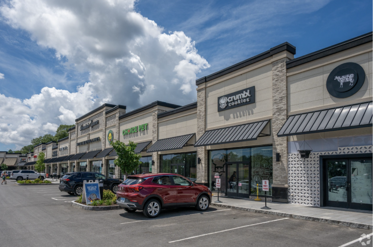 Manhattan REIT Acquires Connecticut Shopping Center in $30.5 Million Transaction